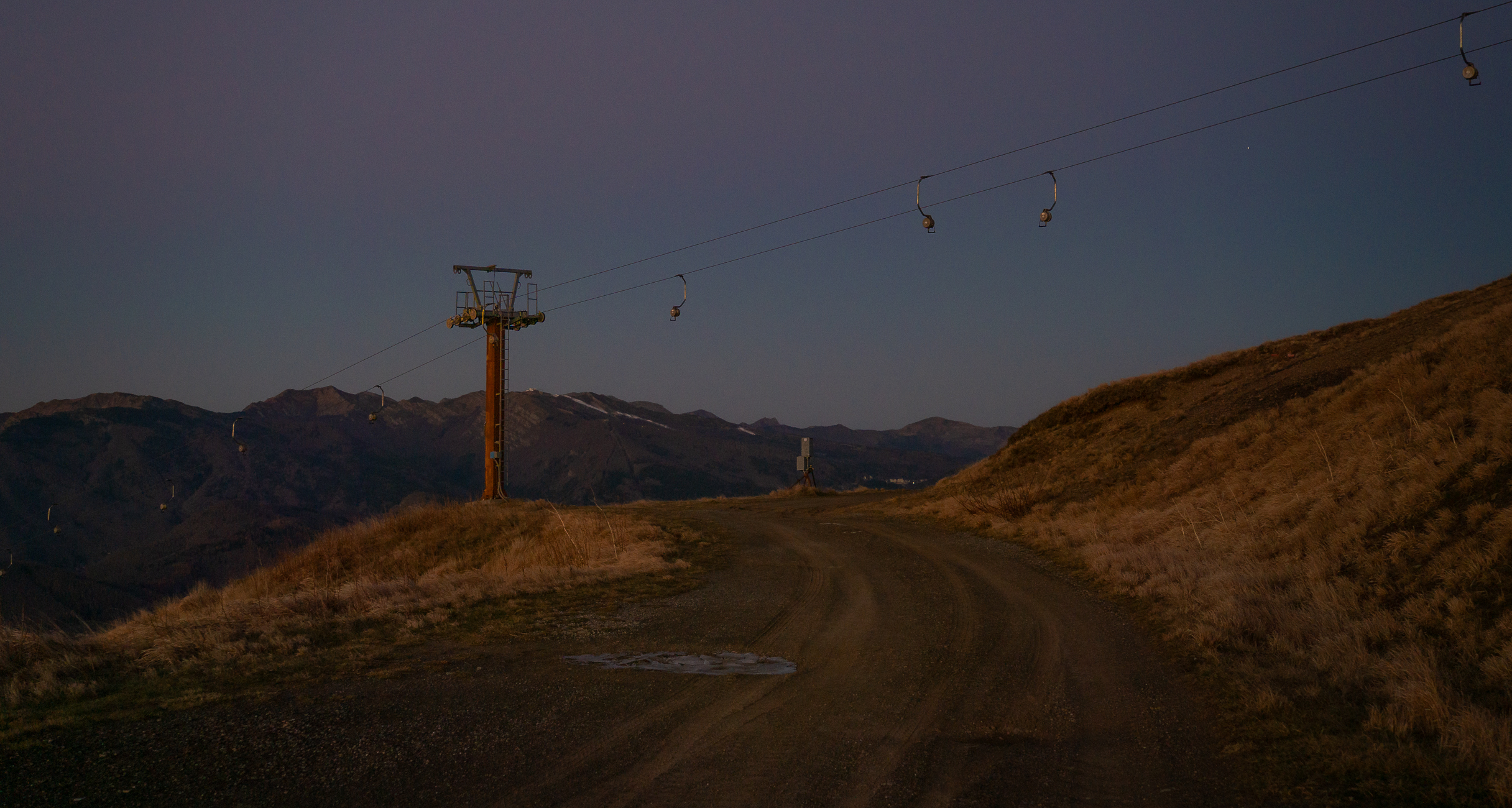 Appennino Tosco-Emiliano durante blue hour